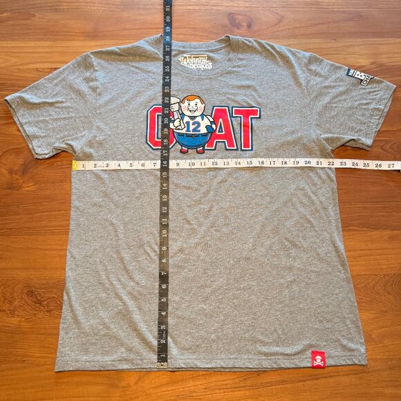 JOHNNY CUPCAKES Big Kid GOAT Tom Brady Patriots T-Shirt Men's XL‎ - Picture 3 of 8
